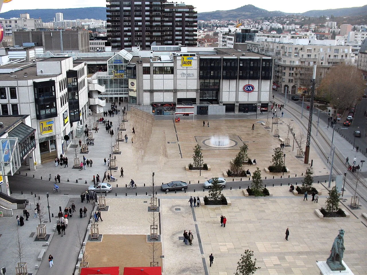 La place de Jaude à Clermont-Ferrand