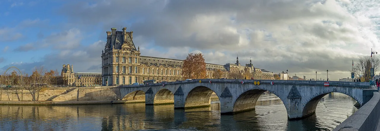 La Seine, le pont Royal et le Louvre à Paris